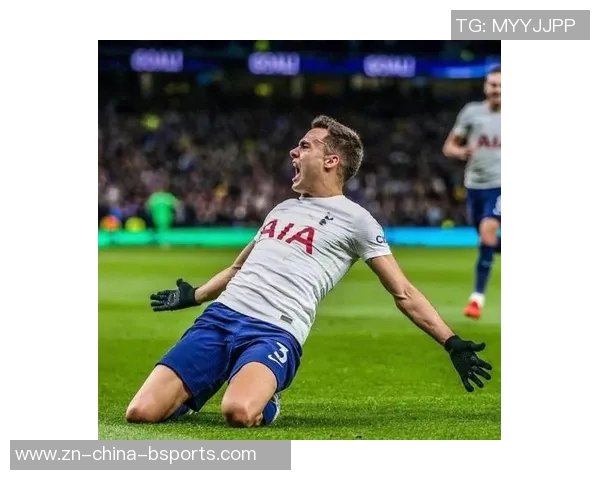 水晶宫追逐19岁荷兰新星斯米特面临曼联皇马强劲竞争