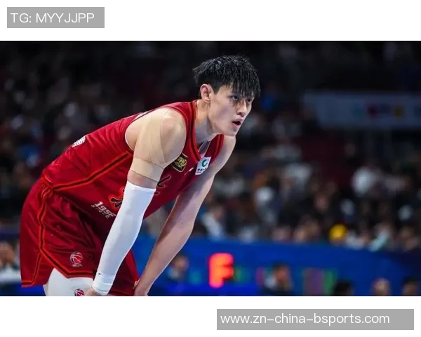 曾凡博亮相澳门布鲁克林篮网全队正式抵达开启新征程