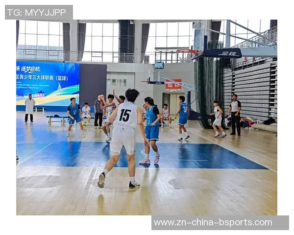 中学生篮球班赛惊现绝杀三分球精彩瞬间引发热议